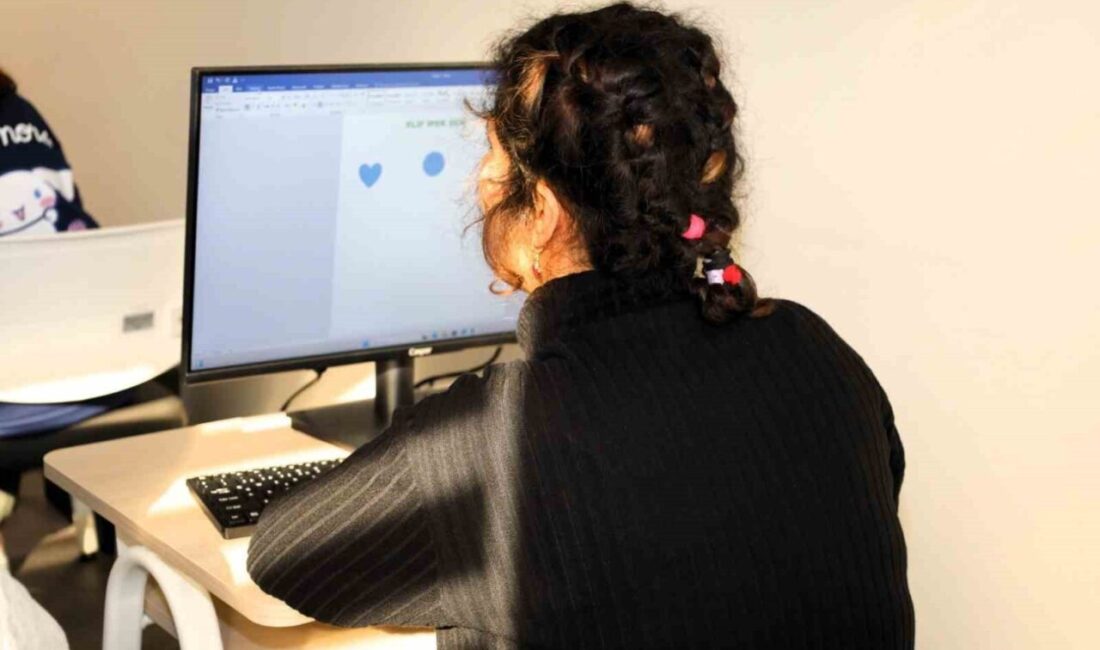 Gonca Engelsiz Yaşam Merkezi’nde başlatılan bilgisayar atölyesiyle özel gereksinimli bireylere