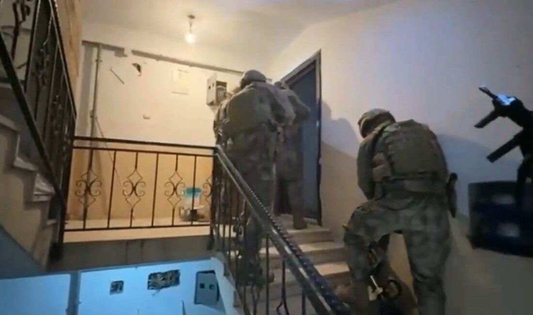 Sakarya’nın 3 ilçesinde emniyet ekiplerince gerçekleştirilen operasyonlarda, terör örgütü DEAŞ