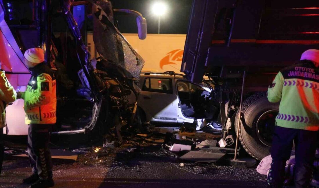 TEM Otoyolu Sakarya geçişinde 1 kişinin hayatını kaybettiği, 3’ü ağır,