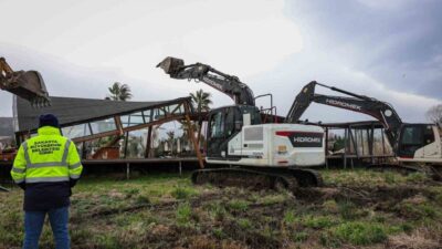 Sakarya’da Sapanca Gölü kıyı şeridini kaçak yapılardan arındırmak için başlatılan