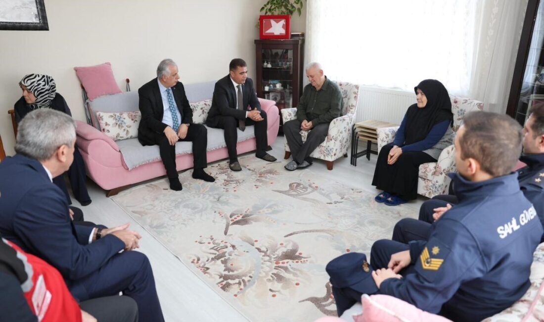 Şehit ailesine veda ziyareti DÜZCE(İHA) – Düzce Valisi Selçuk Aslan, Yalova’da terör örgütü DEAŞ’a