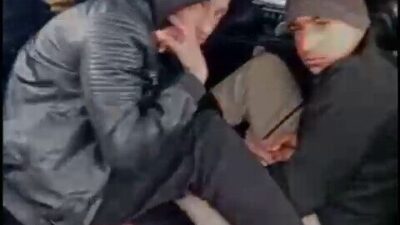 Sakarya’da polis ekiplerince otoyolda durdurulan SUV tarzı aracın ön, arka