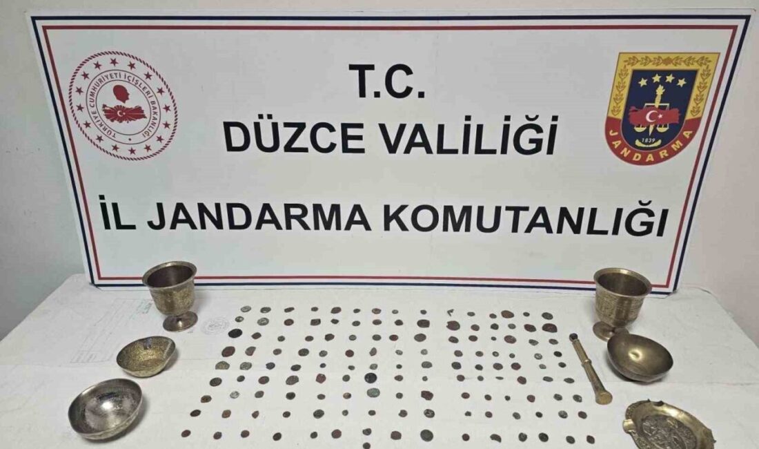 Tarihi eserleri 120 bin dolara satacaktı DÜZCE(İHA) – Düzce’de jandarmanın düzenlediği operasyonda, Roma ve Bizans dönemlerine
