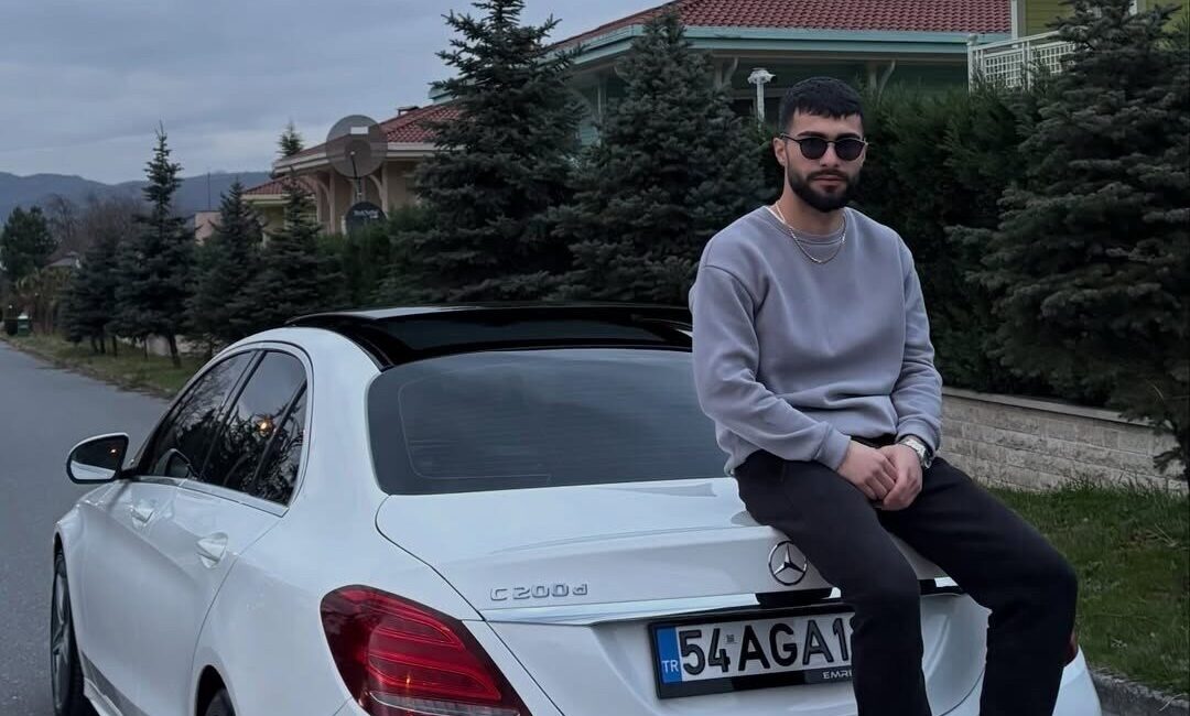 Sakarya’nın Sapanca ilçesinde 3 kişi arasında çıkan kavgada bıçaklanan 23