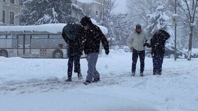 Türkiye genelinde etkili olan soğuk hava dalgasıyla birlikte gece en