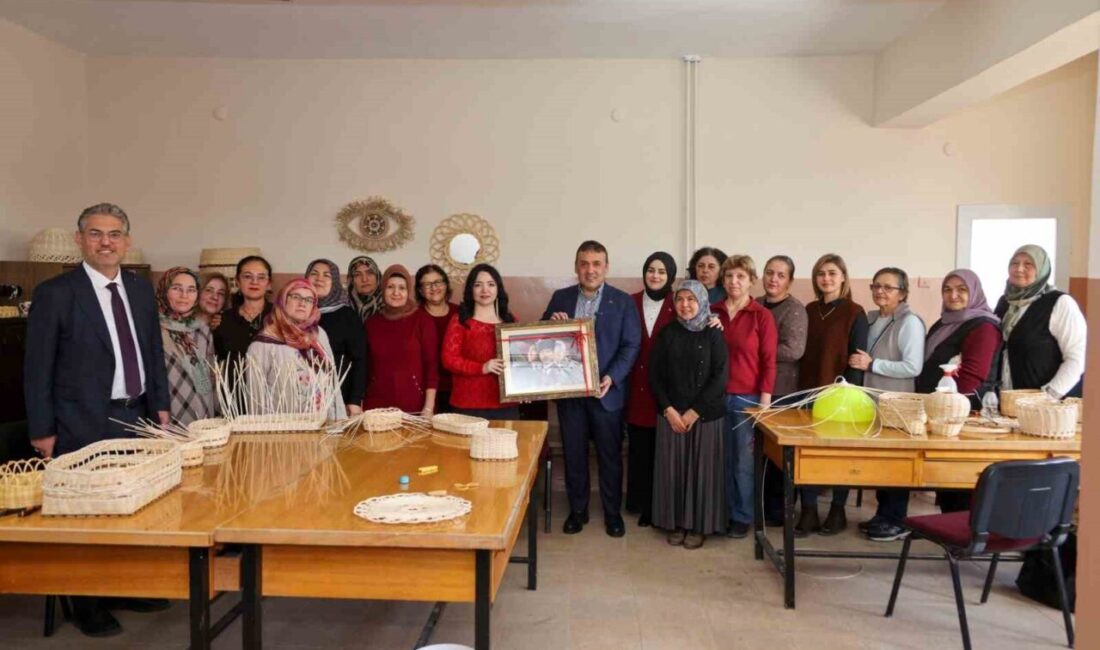 Vali Sözer Gölpazarı Halk Eğitim Merkezi’nde incelemelerde bulundu Bilecik Valisi Faik Oktay Sözer, Gölpazarı Halk Eğitim Merkezi’nde incelemelerde