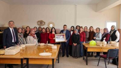 Bilecik Valisi Faik Oktay Sözer, Gölpazarı Halk Eğitim Merkezi’nde incelemelerde