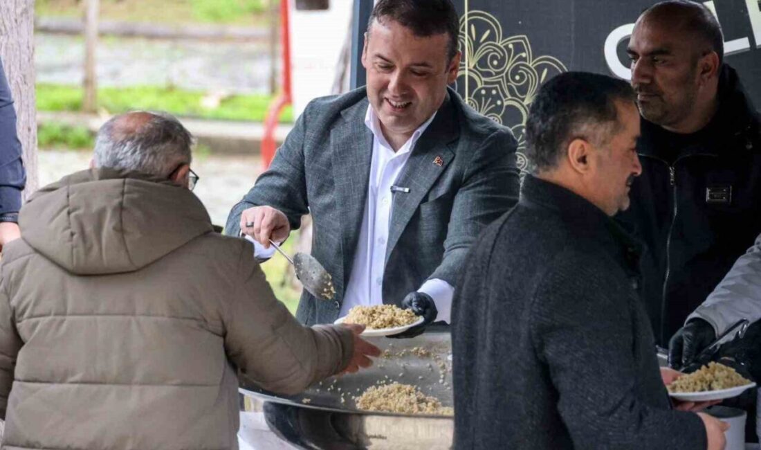 Bilecik Valisi Faik Oktay Sözer, Şeyh Edebali Türbesi’nde şifalı pilav