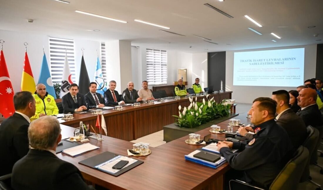 Yalova genelinde karayollarındaki trafik işaretlemelerine yönelik sadeleştirme çalışmaları tamamlandı. Konuyla