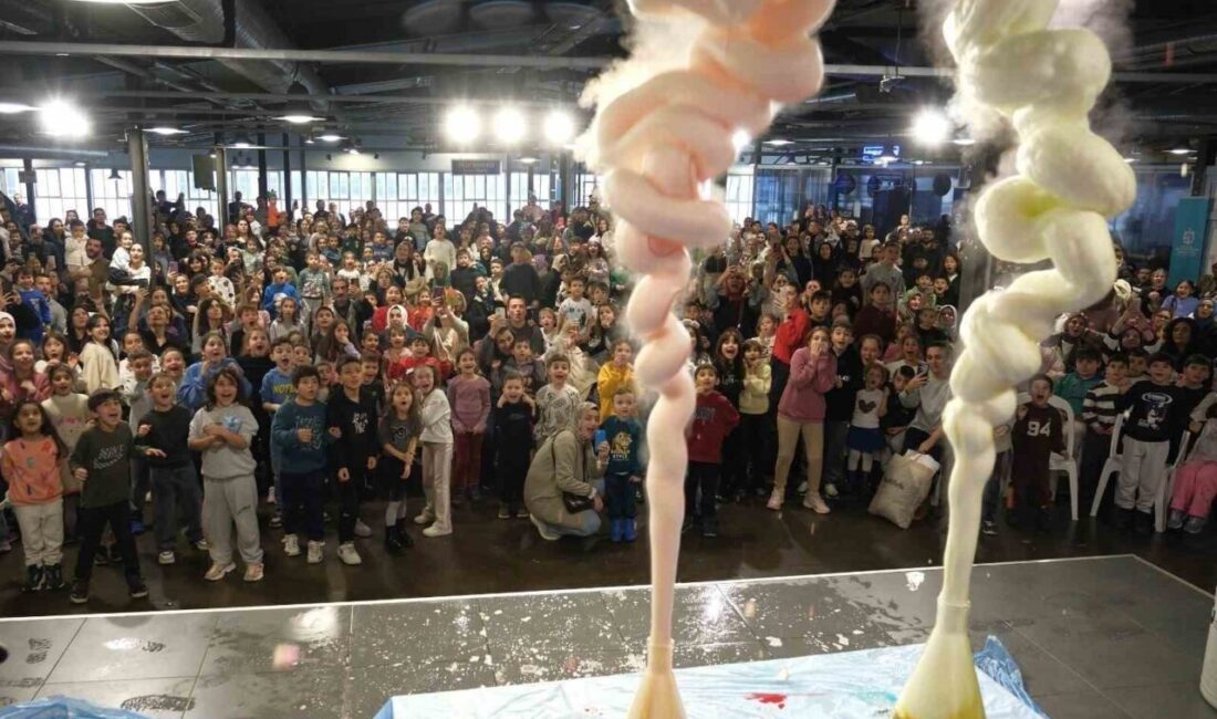 Kocaeli Bilim Merkezi’nde yarıyıl tatiline özel hazırlanan rengarenk atölyeler, sahne