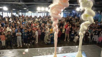 Kocaeli Bilim Merkezi’nde yarıyıl tatiline özel hazırlanan rengarenk atölyeler, sahne