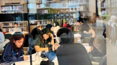 Kocaeli’de yarıyıl tatilinde kütüphaneler, gençlerin hem ders çalıştığı hem de