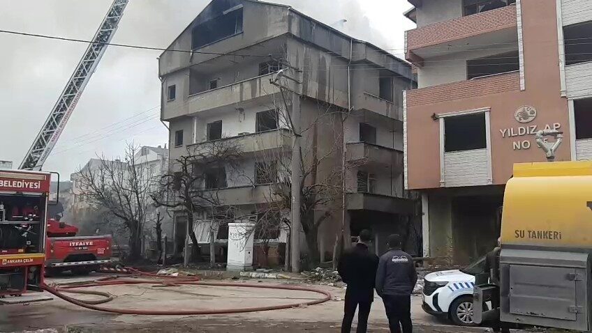 Kocaeli’nin Körfez ilçesinde kentsel dönüşüm çalışmaları kapsamında yıkımı devam eden