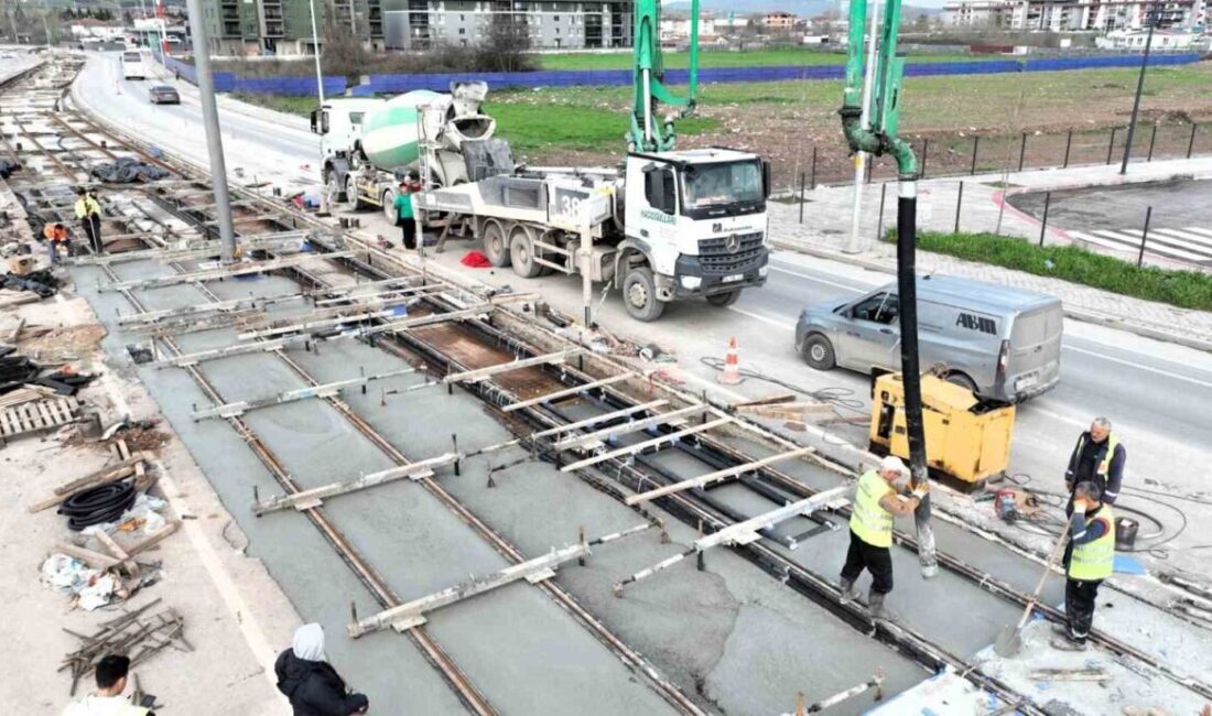 İzmit ile Kartepe arasındaki 1,4 kilometrelik yeni tramvay hattında çalışmalar