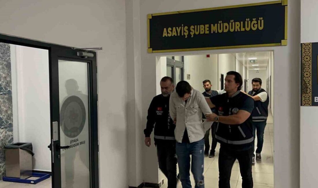 Kocaeli’nin İzmit ilçesinde pazar yerinde çıkan kavgada arkadaşını bıçaklayarak öldüren