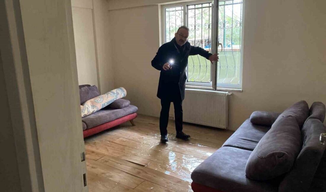 Kocaeli’nin Körfez ilçesinde altyapı çalışmasının ardından apartmanın birinci katını su