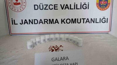 Düzce’de jandarma ekipleri tarafından yapılan uygulama sırasında, araçtan atılan poşette