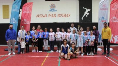 DÜZCE(İHA) – Düzce’de gerçekleştirilen okul sporları badminton müsabakalarında kızlarda Pakmaya