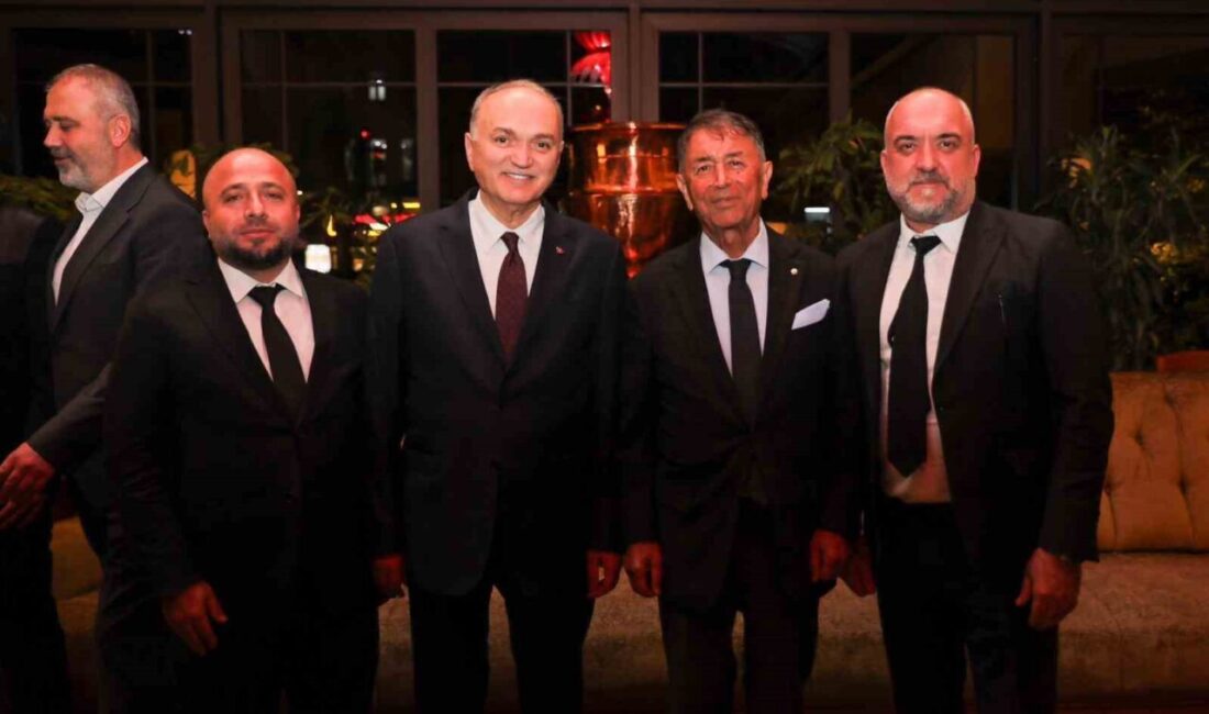 DÜZCE (İHA) – Düzce Belediye Başkanı Dr. Faruk Özlü, iş