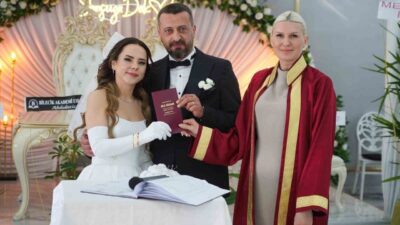 Bilecik dünya evine giren Tuğba ve Yasin çiftin nikahını Belediye