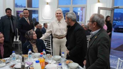 Bilecik Belediye Başkanı Melek Mızrak Subaşı, iftar sofrasında muhtarlarla bir