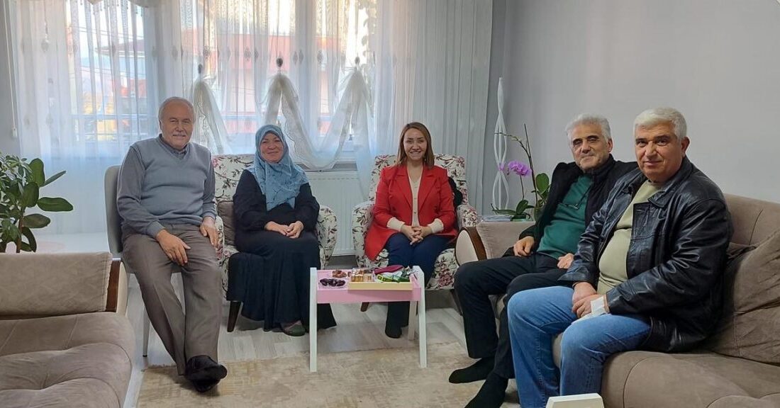 Pazaryeri Belediye Başkanı Zekiye Tekin, kutsal topraklardan dönen vatandaşları ziyaret