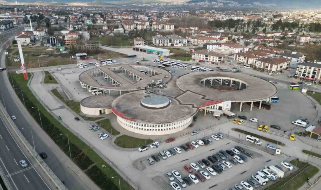 Düzce Belediye Başkanı Dr. Faruk Özlü, altından su çıkan ve