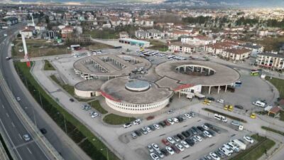 Düzce Belediye Başkanı Dr. Faruk Özlü, altından su çıkan ve