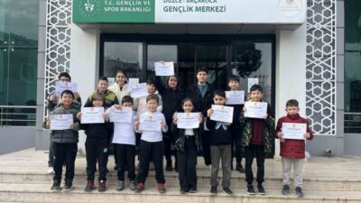 DÜZCE (İHA) – Akçakoca Gençlik Merkezi’nde düzenlenen satranç atölyesi programını