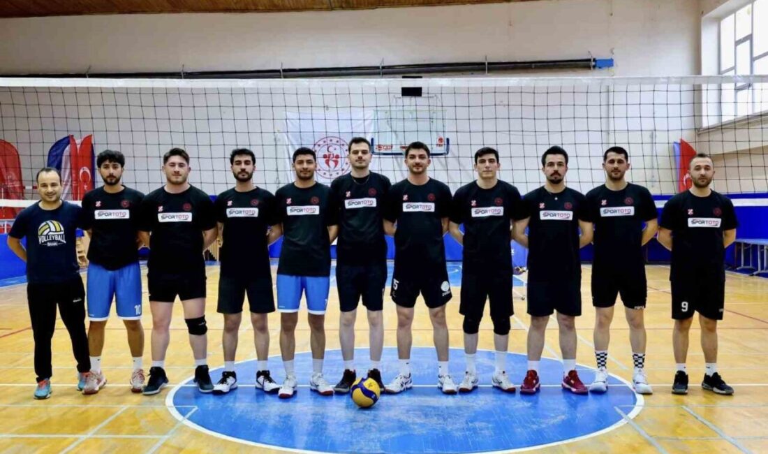 Bilecik Gençlik ve Spor Kulübü voleybol takımlarının antrenmanları tüm hızıyla