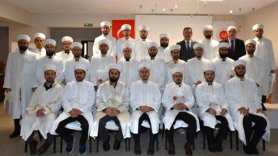 Diyanet Akademisi’nde eğitimlerini tamamlayarak Bilecik’e atanan din görevlileri için ‘Cübbe