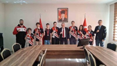 Bilecik’in Bozüyük ilçesi sporcuları, Muaythai Marmara Bölge Şampiyonası’nda elde ettikleri