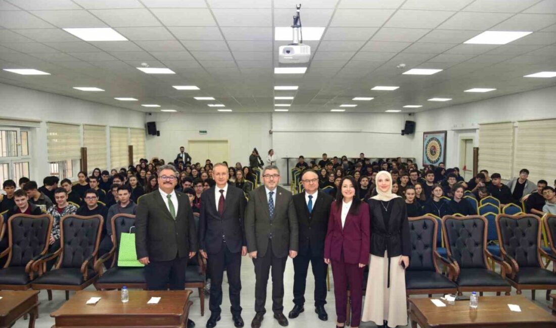 Bilecik’te ’Akademi-Lise Buluşmaları’ programı kapsamında Refik Arslan Öztürk Fen Lisesi