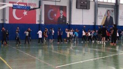 Bilecik’te basketbol okulları bünyesinde disiplinli ve planlı antrenmanlar sürüyor. Gençlik