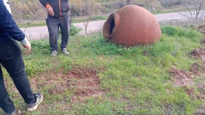 Bilecik’in Osmaneli ilçesinde bin 800 yıllık küpler gün yüzüne çıktı.