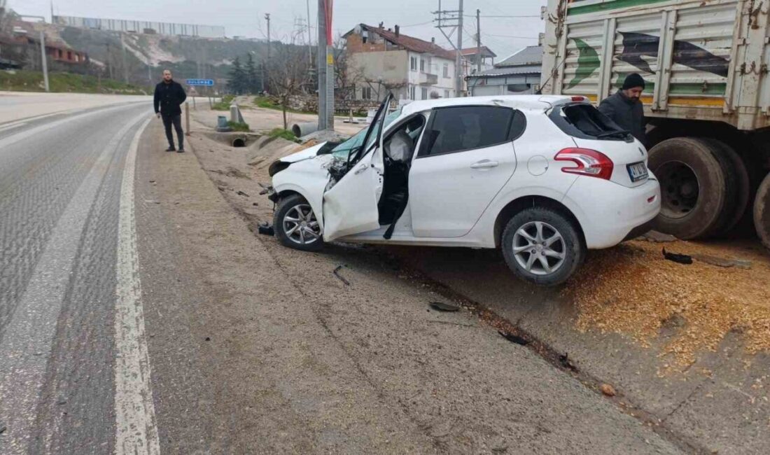 Bilecik’te direksiyon hakimiyetini kaybeden otomobilin park halindeki tıra çarpması sonucu