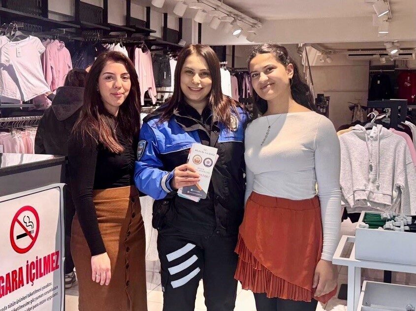 Bilecik’in Bozüyük ilçesinde esnafa dolandırıcılık uyarısı yapıldı. Bilecik İl Emniyet