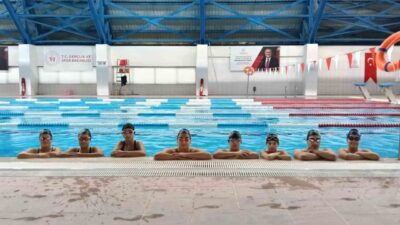 Bilecik’te Gençlik ve Spor Bakanlığı spor okulları bünyesinde yüzme antrenmanları