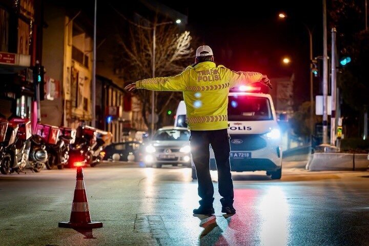 Bilecik İl Emniyet Müdürlüğü tarafından geniş çaplı ‘Huzur Uygulaması’ gerçekleştirildi.
