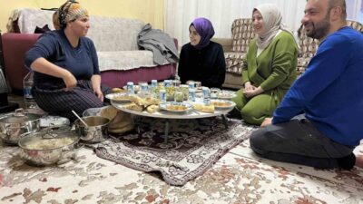 Bilecik’in Gölpazarı ilçesinde Kaymakam Feyza Nur Kılıç, Namlı ailesinin iftar