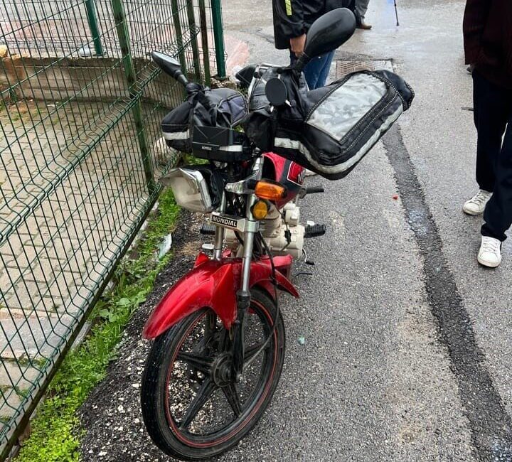 Bilecik’te seyir halindeki hafif ticari araç ile motosiklet çarpışması sonucu