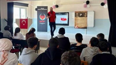 Bilecik’in Bozüyük ilçesinde öğrencilere terör ve güvenli internet eğitimi verildi.