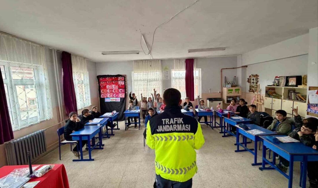 Bilecik’in Bozüyük ilçesinde öğrencilere yönelik trafik kuralları eğitimi verildi. Bozüyük