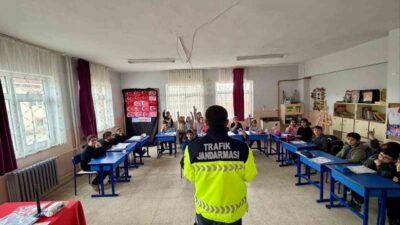 Bilecik’in Bozüyük ilçesinde öğrencilere yönelik trafik kuralları eğitimi verildi. Bozüyük