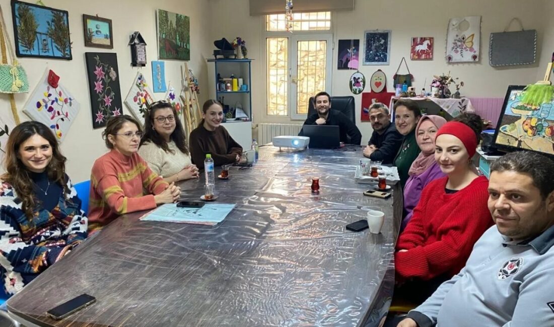 Bilecik’te, özel ihtiyaçlı bireylerle etkili iletişim eğitimi verildi. Bilecik Aile