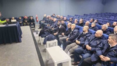 Bilecik’in Bozüyük ilçesinde tur servis sürücülerine yönelik trafik semineri düzenlendi.