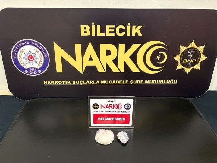 Bilecik’te gerçekleştirilen uyuşturucu operasyonunda 3 şahıs gözaltına alındı. Edinilen bilgilere