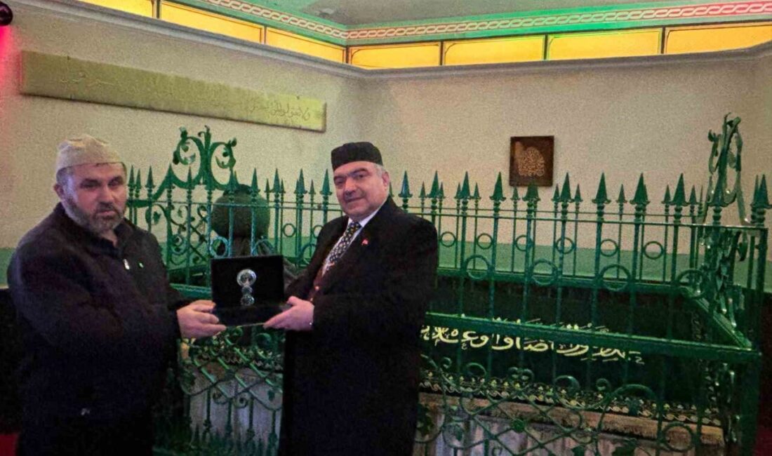 Bolu’nun Tekke Işıklar köyünde bulunan Seyyid Ümmi Kemal Hazretleri Türbesi’ne,