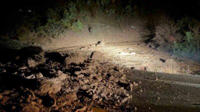 Bolu’nun Seben ilçesinde yol, aşırı yağış sonucu meydana gelen heyelan