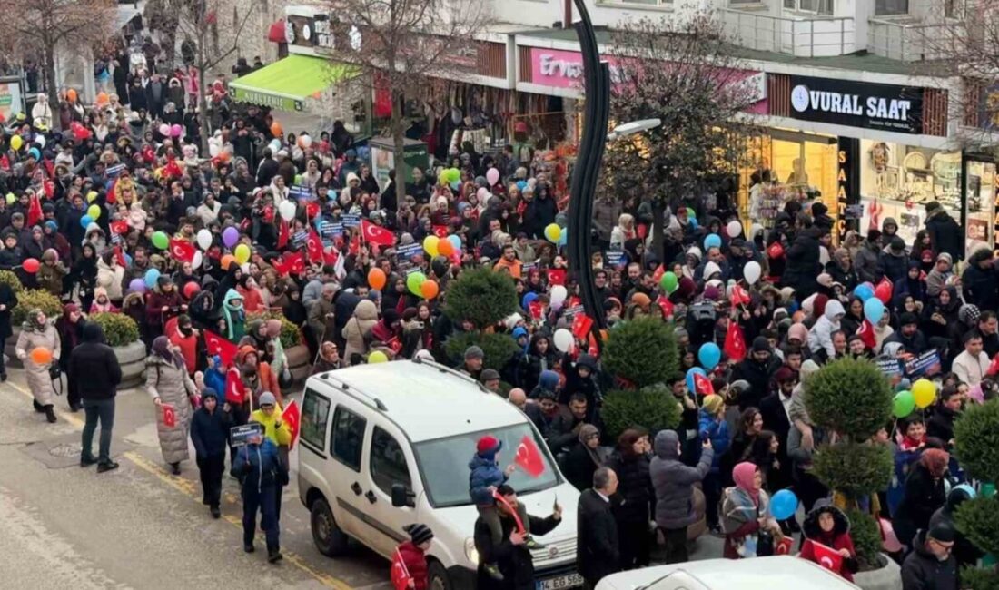 Bolu İl Müftülüğü tarafından düzenlenen “Ramazan Alayı” yürüyüşü, yüzlerce vatandaşın